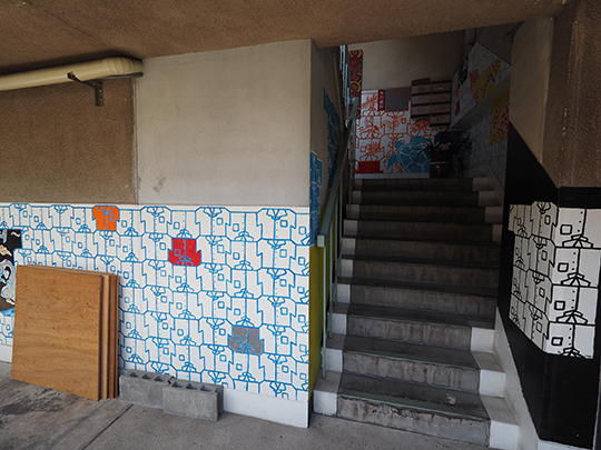 Pagongさんの階段や壁は可愛らしい絵が一面に描かれていました