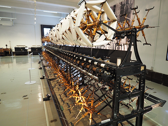 生糸検査所時代の機械も展示されている